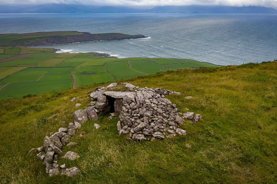 Wedge Tomb von Doonmanagh, Drohnenaufnahme