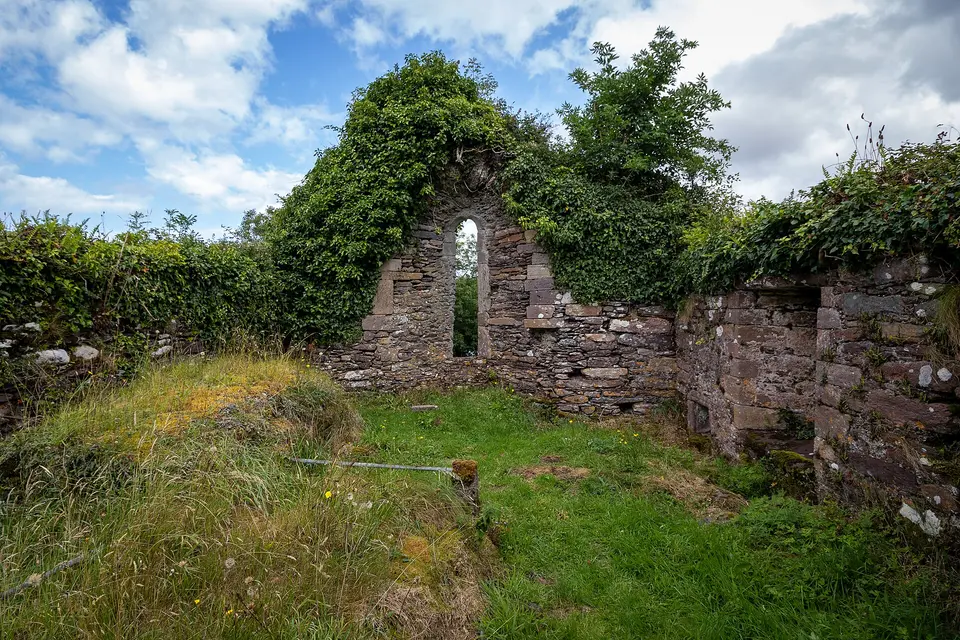 Cloghane Church auf der Dingle Halbinsel, Co. Kerry, Irland