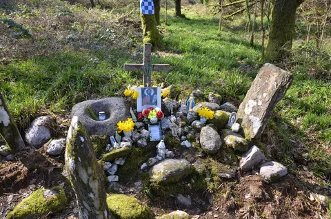 2026 03 21 St Aban's grave from east