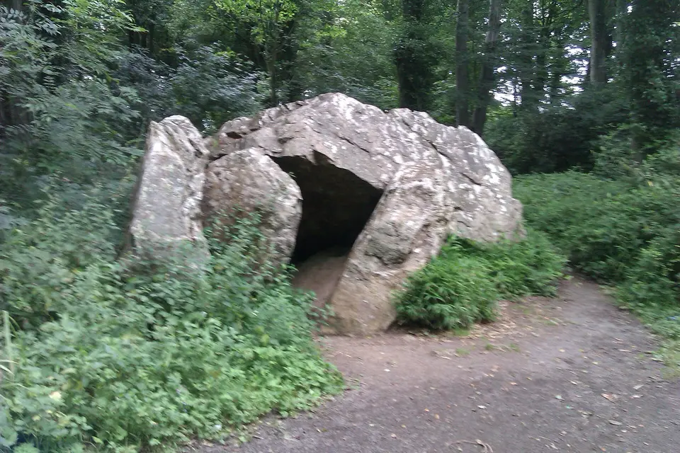 Aideens Grave