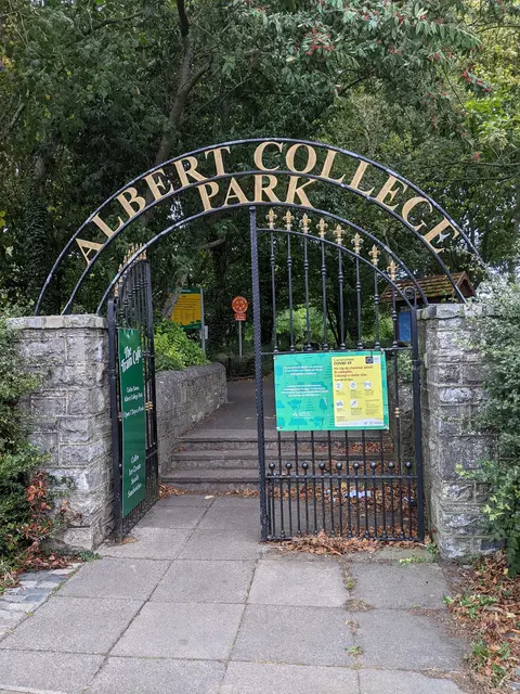 Albert College Park, Dublin entrance