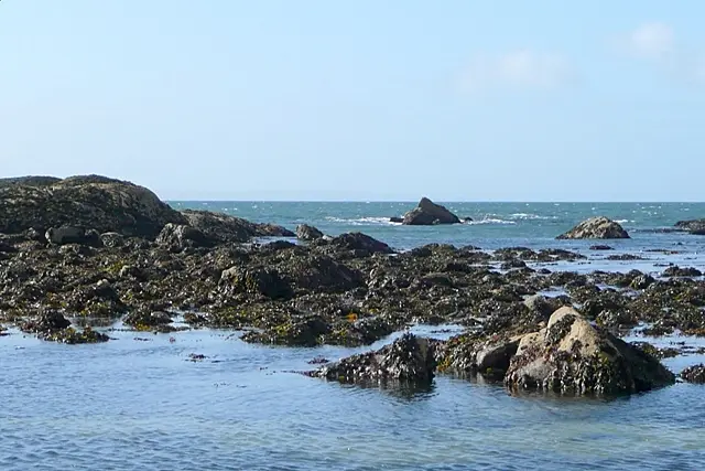 An Trá Mhór, An Chathair (Caher beach) These rocks are mainly covered at high tide, but offer wonderful exploration when the tide is out.