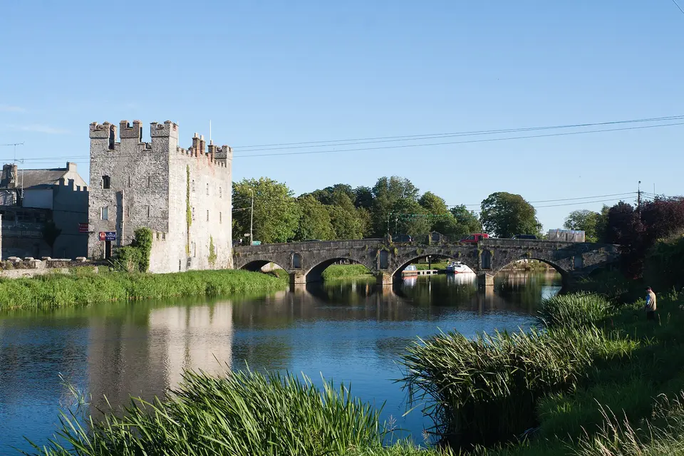 16th-century White Castle (left) and Cromaboo Bridge crossing the River Barrow as seen in the evening light.