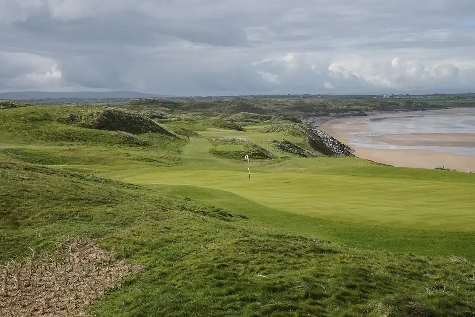 10th hole of the Old Course of the Ballybunion Golf Club, County Kerry, Ireland