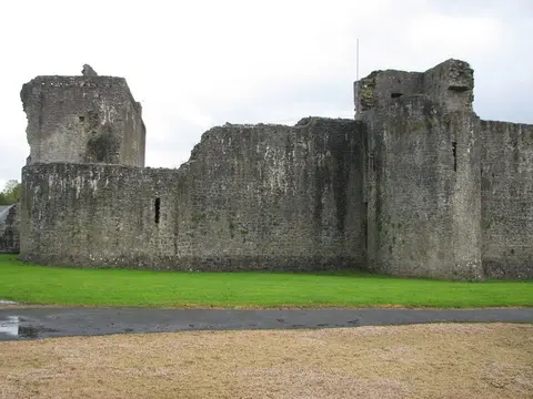 Ballymote Castle,outside view A view of the castle walls from the outside.