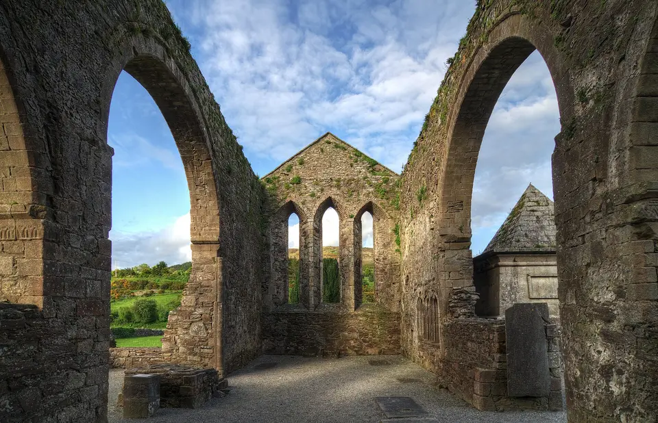 The nave of the church in Baltinglass Abbey, showing the archways either side. The pyramidal tomb of the Stratford family can be seen at right.