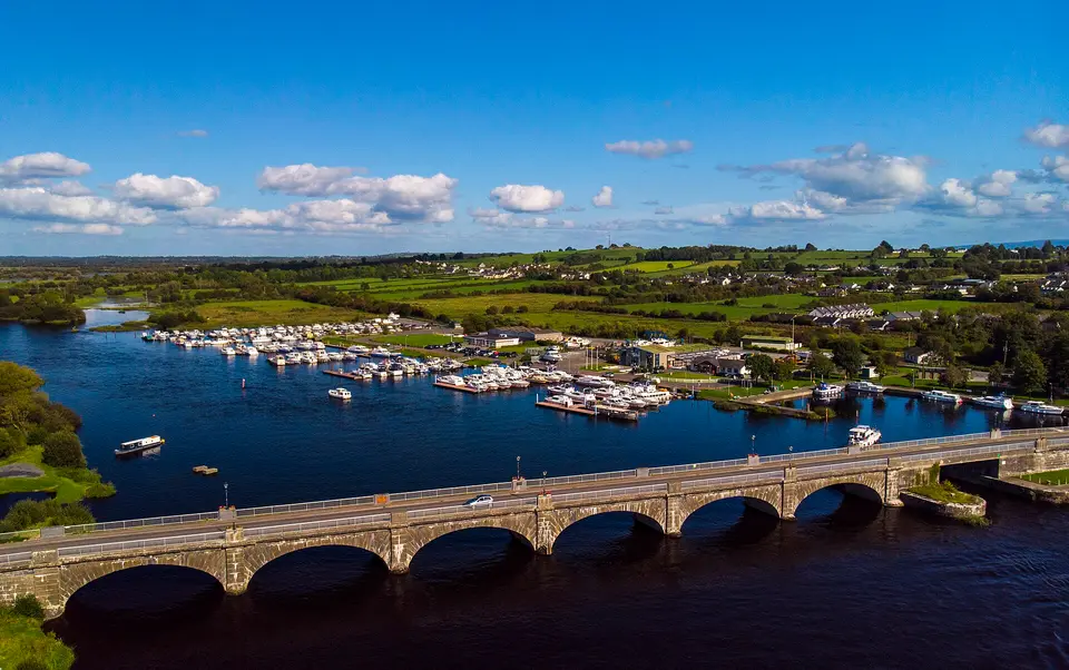 Banagher Bridge crosses the River Shannon. The Shannon here is the Offaly-Galway border.