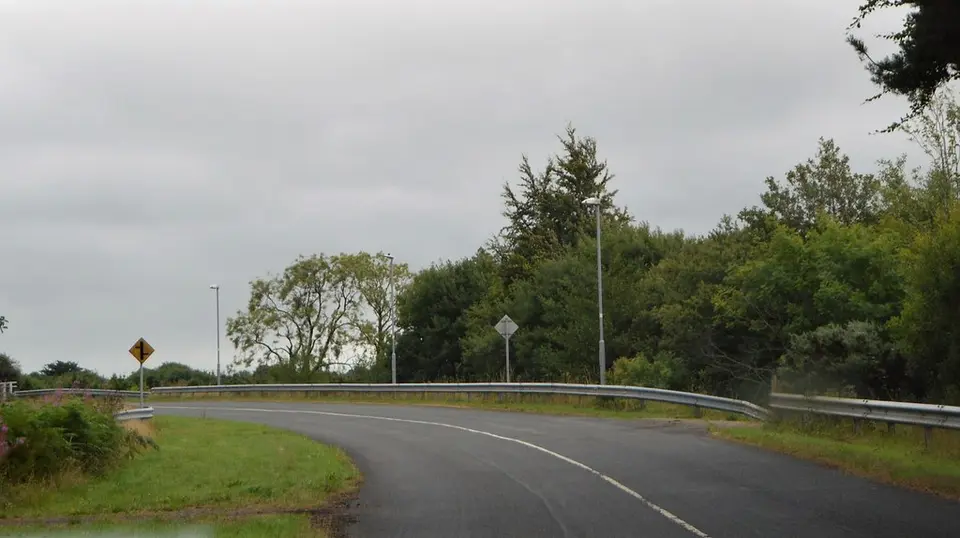 Bend in road near Royal Canal, Island Bridge