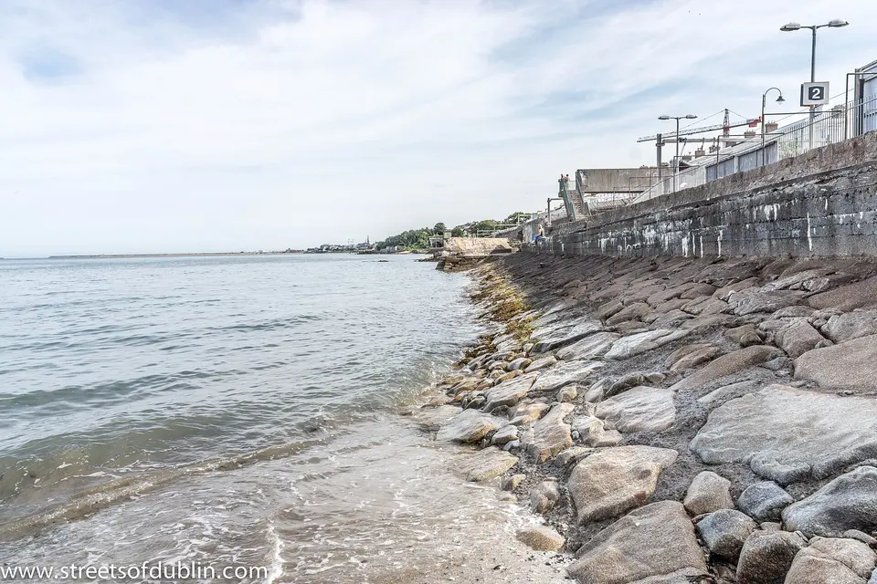 Blackrock Baths Are To Be Demolished (Ireland) (7922653000)
