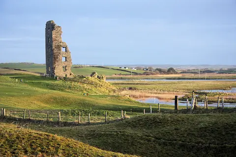 Bough Castle, Lahinch geograph.org.uk 1083077