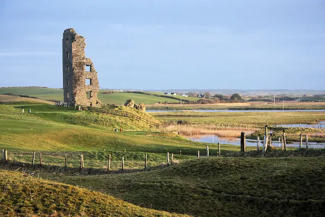 Bough Castle, Lahinch geograph.org.uk 1083077