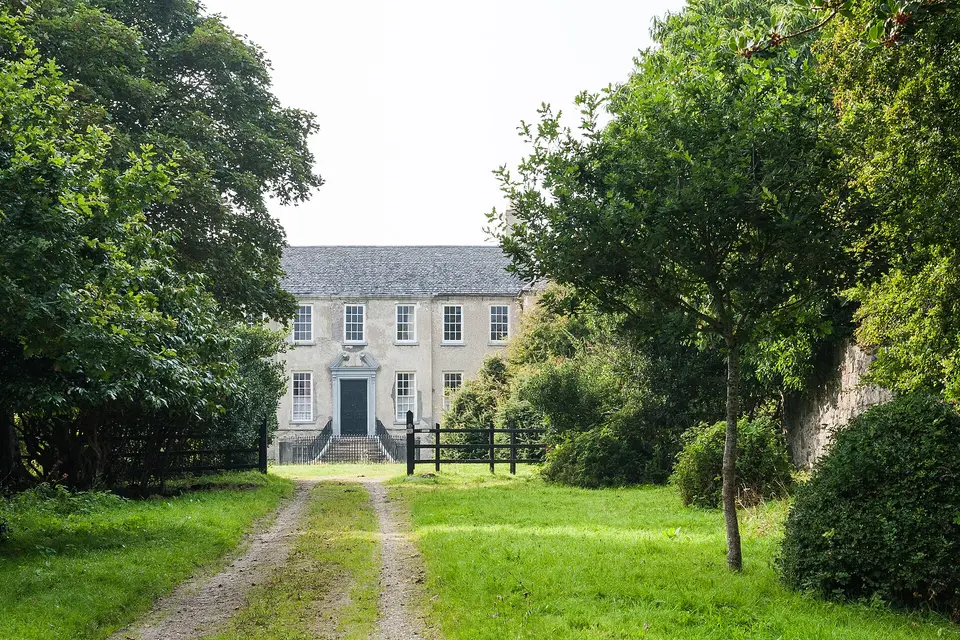 Path to Buncrana Castle, an 18th-century manor house.
