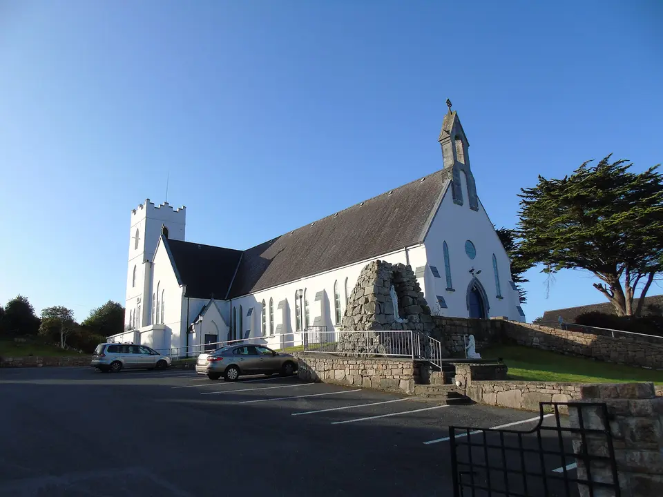 Carraroe, Seipéal Mhic Dara.