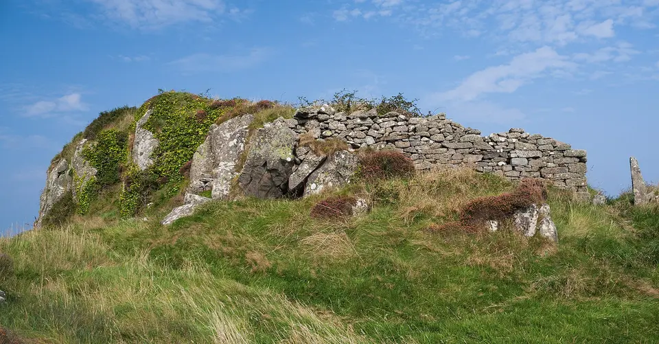 Drystone wall defending the Dunowen Promontory Fort in the townland of Carthage, close to Culdaff.