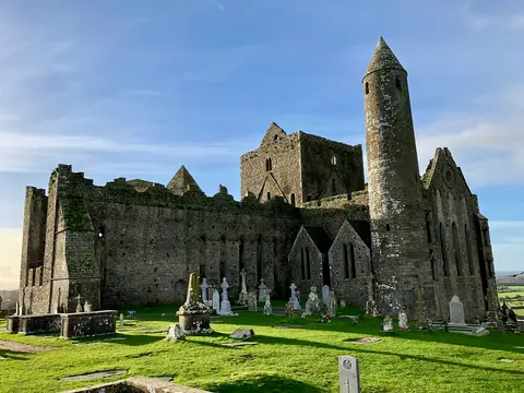 Cashel Cathedral, Rock of Cashel, Caiseal, Éire (32717185898)