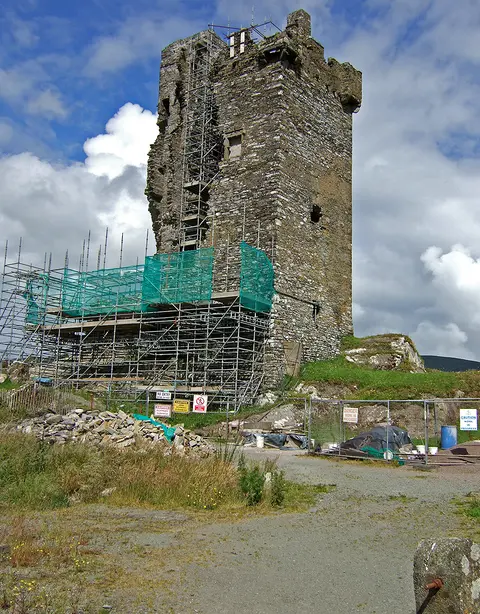 Castledonovan Castle geograph.org.uk 498641