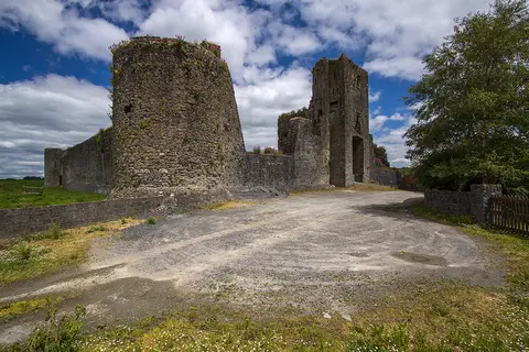 Castles of Munster, Liscarroll, Cork geograph.org.uk 1392828