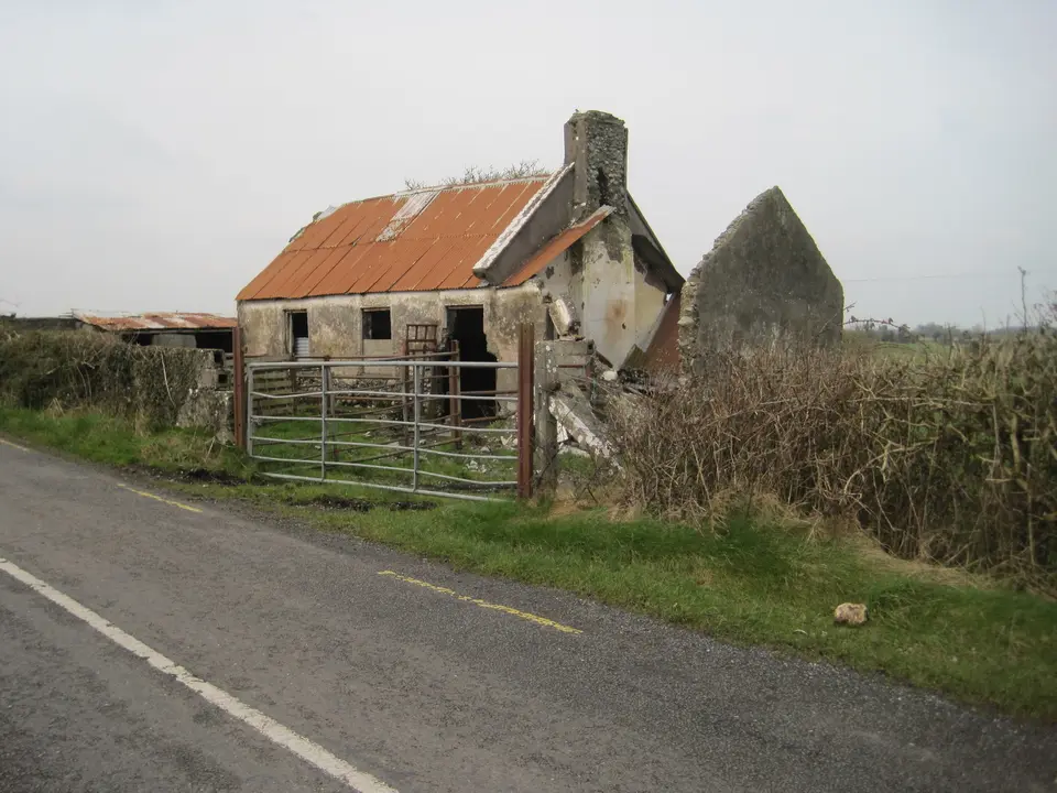 Derelict building on R356 near Killimore