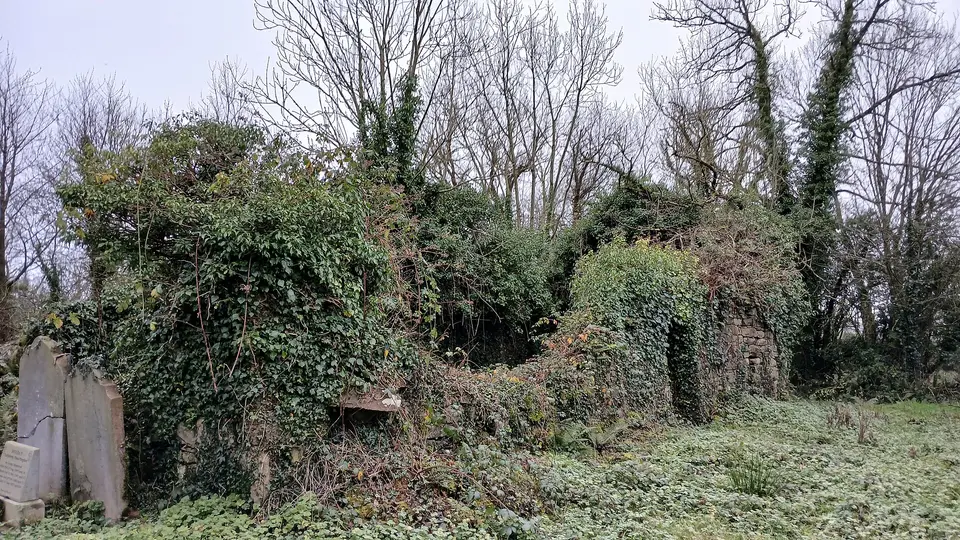 Derrynahinch Church ruin