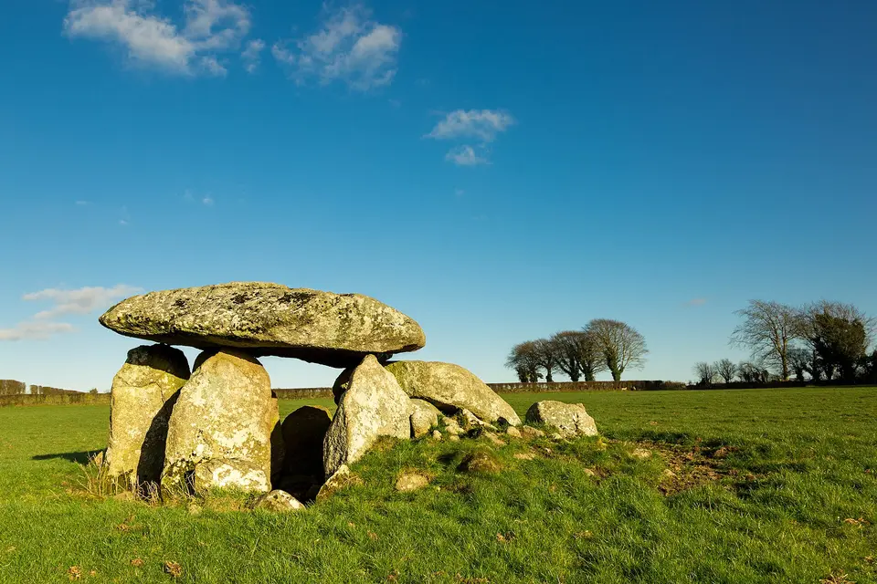 Travelling between meetings in Carlow and Dublin, I stopped off at Haroldstown Tomb.