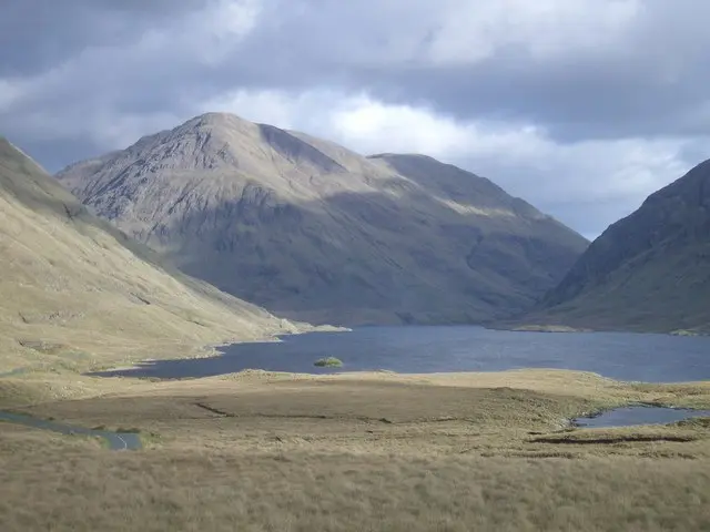 Doo Lough Looking southeast towards Ben Creggan & Ben Gorm