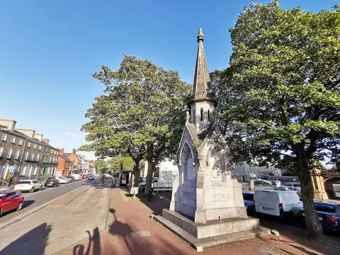 Dundalk, Kelly Monument.