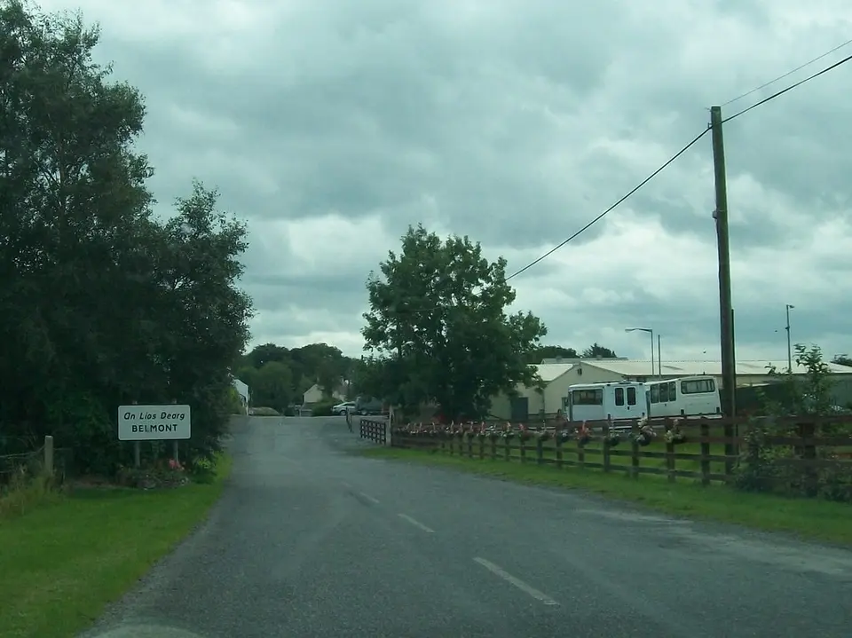 Entering the Co Offaly village of Belmont from the north