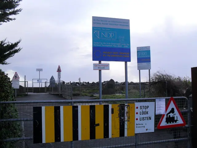 Entrance gate at Kilcoole Station geograph.org.uk 1587038