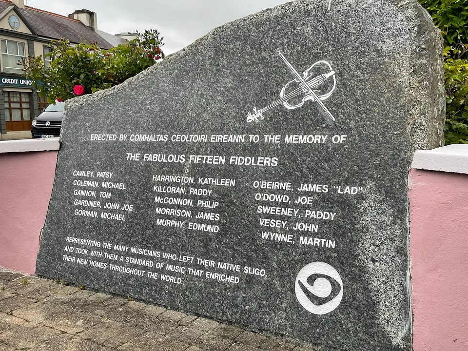 Fabulous Fifteen Fiddlers CCE Monument (Tubbercurry, County Sligo)