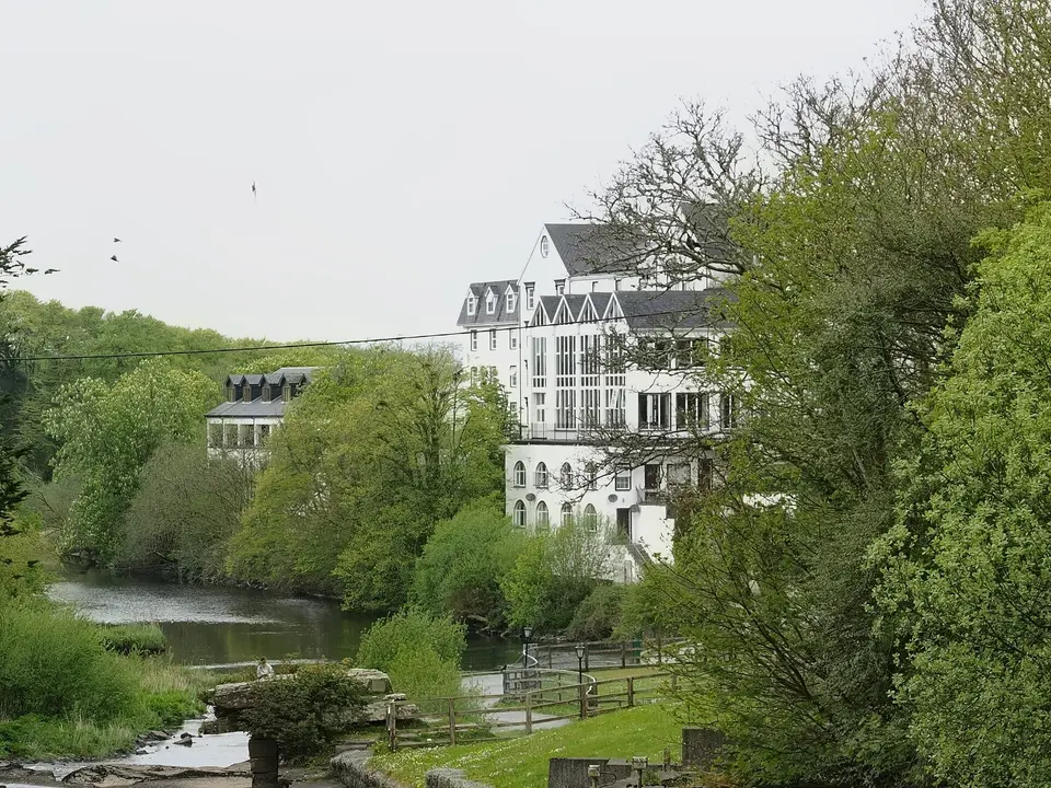 Falls Hotel & Spa