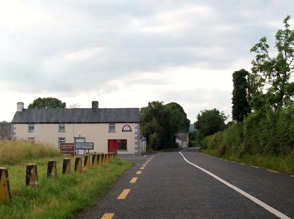 Farm house at the junction of the R162 and the Kilmainham Wood road
