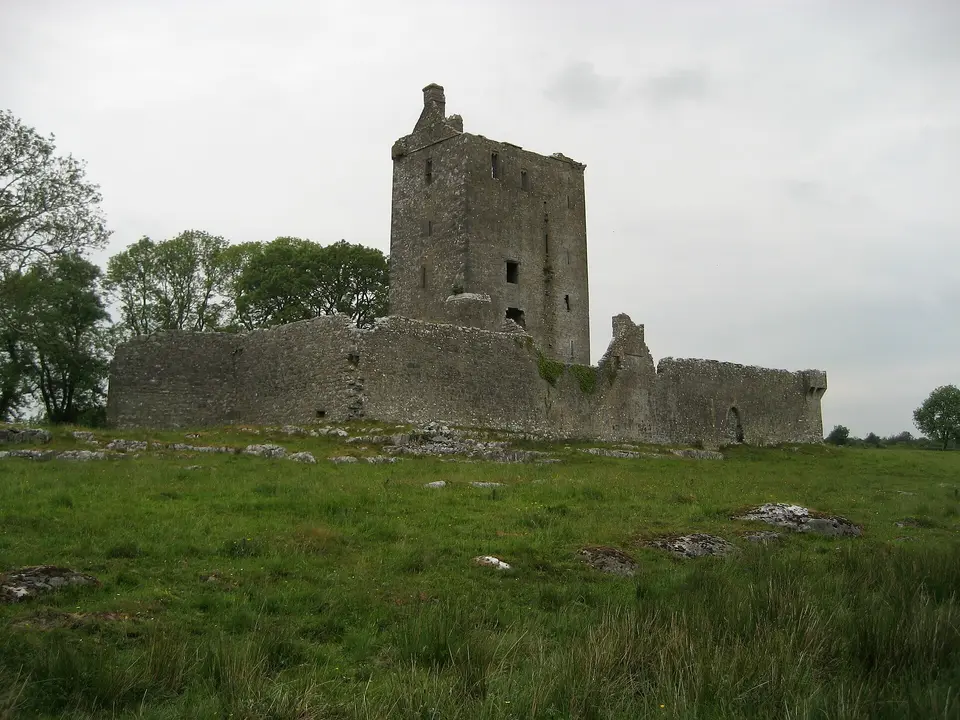 en:Fiddaun Castle near en:Tubber, en:County Galway, en:Ireland. Photo credit James Britton, May 2008.