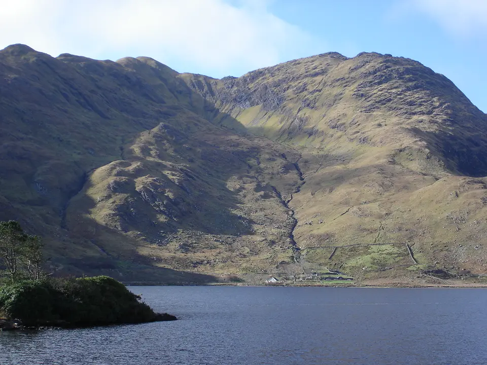Barrlugwaum and Barrlugcloghadoo between the mountains Garraun and Benchoona from the eastern shore of Lough Fee