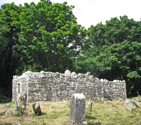 Graveyard and ruined chapel on Inchagoill geograph.org.uk 1438836