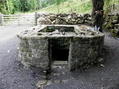 Holy well, Tober