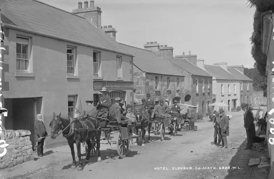 Hotel, Clonbur, Co Galway (16578744290)