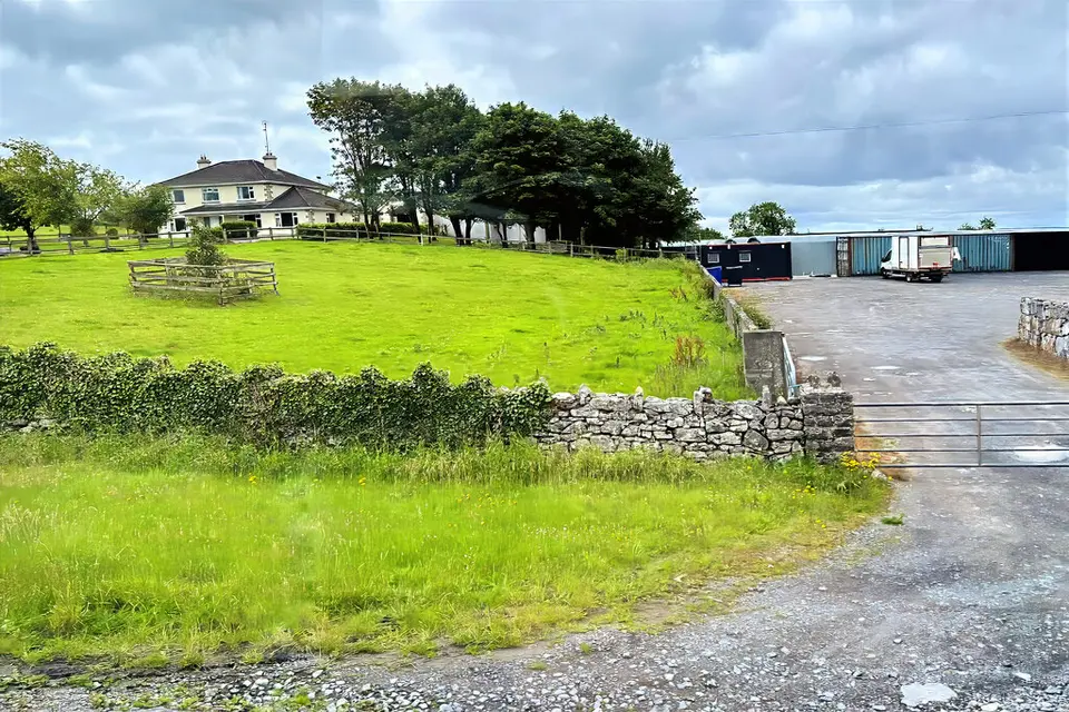 House and agricultural sheds south of the R334 near Cross