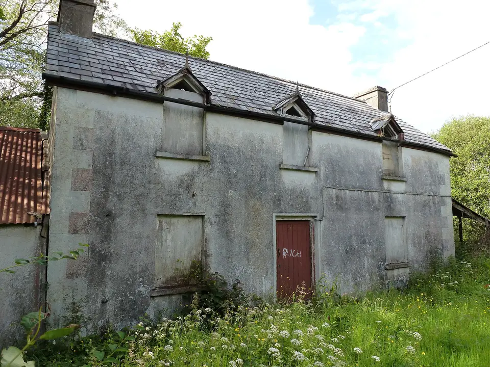House on corner: Frosses road
