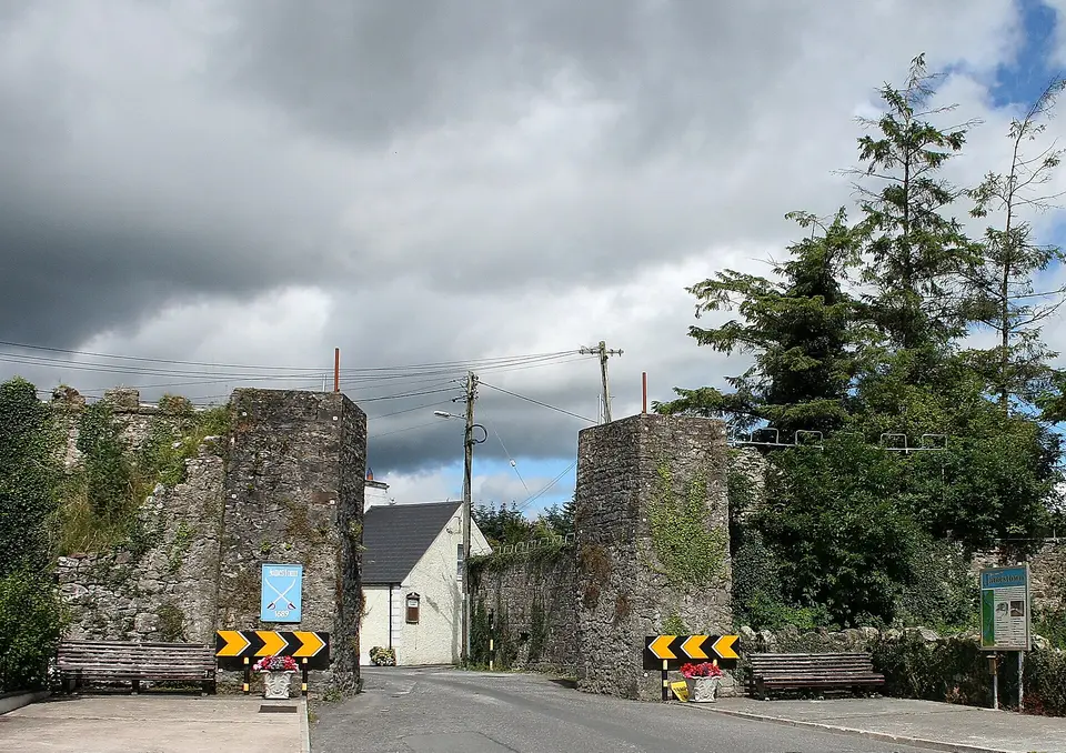 The headless "arch" in Jamestown, County Leitrim
