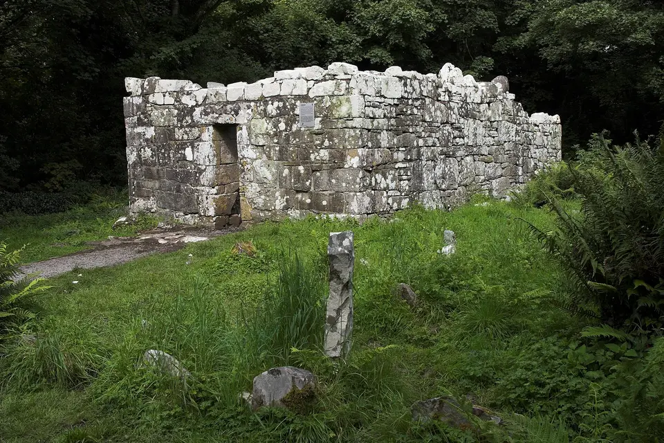 Ruin's of St. Patrick's church on Inchagoill island (Templepatrick)