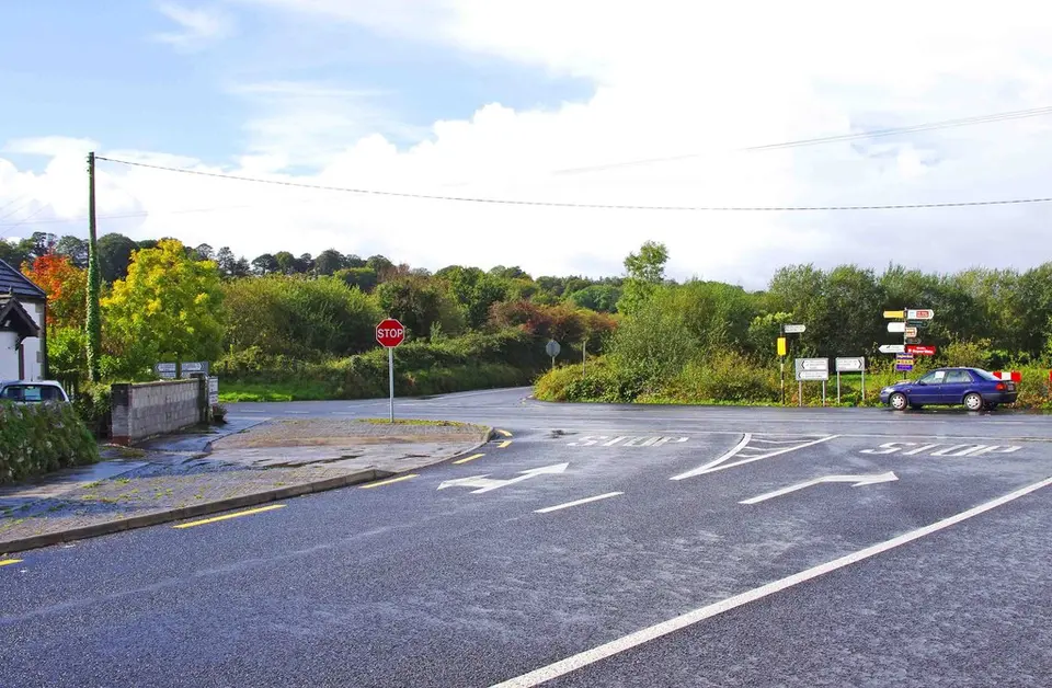Junction of the R463 and R466 roads, near O'Briensbridge