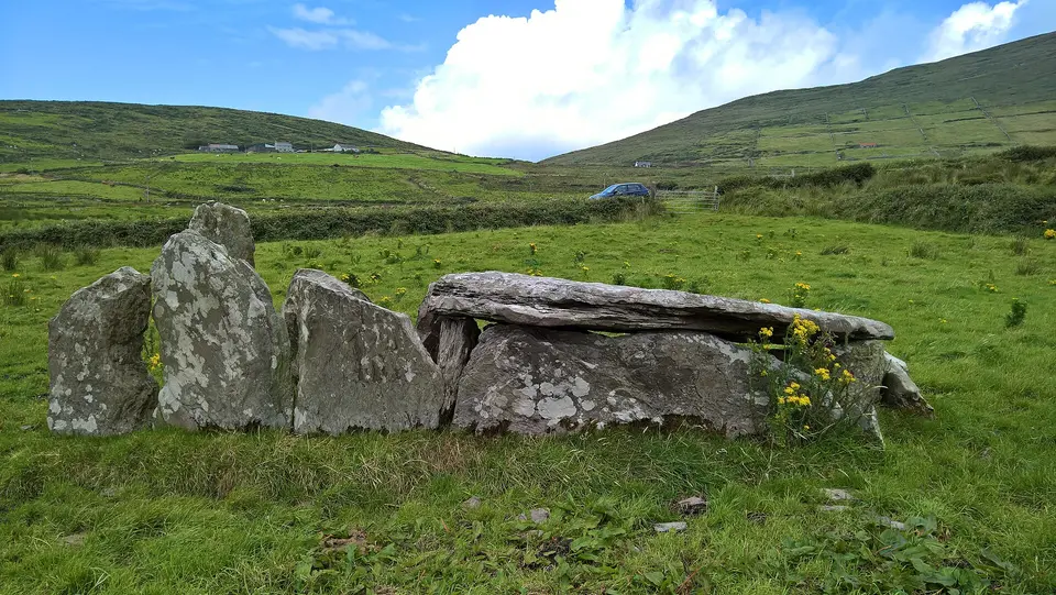 County Kerry, Coom Tomb: view to north: pass down to St. Finian's bay