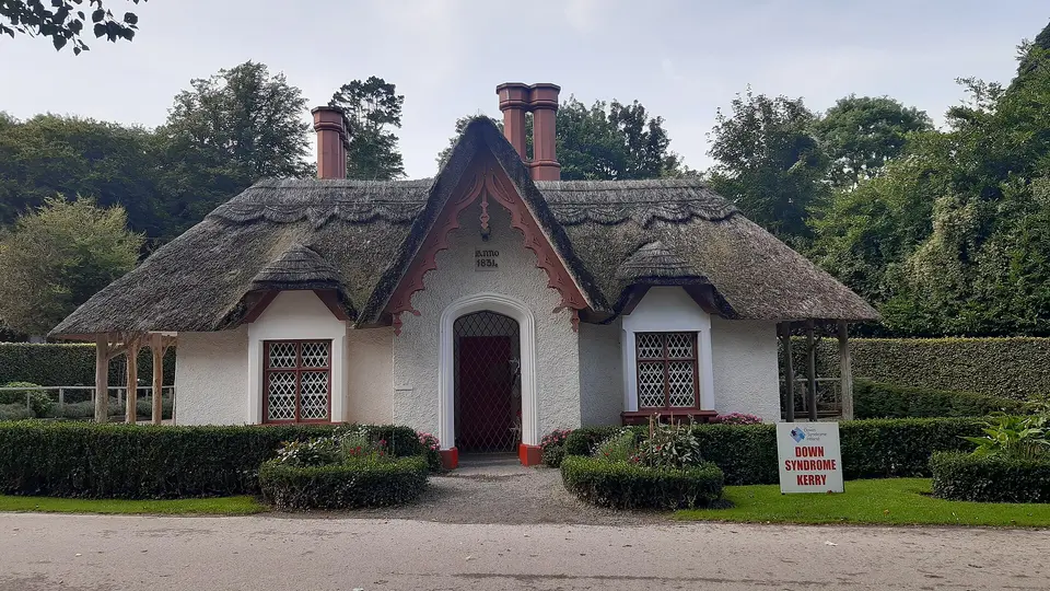 Killarney, Deenagh Lodge.