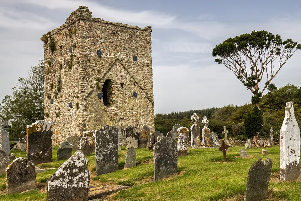 Kilmannan fortified church (1)