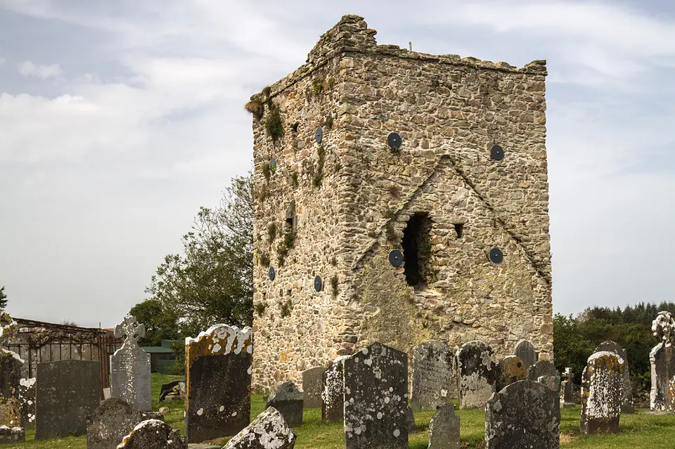Kilmannan fortified church (2)