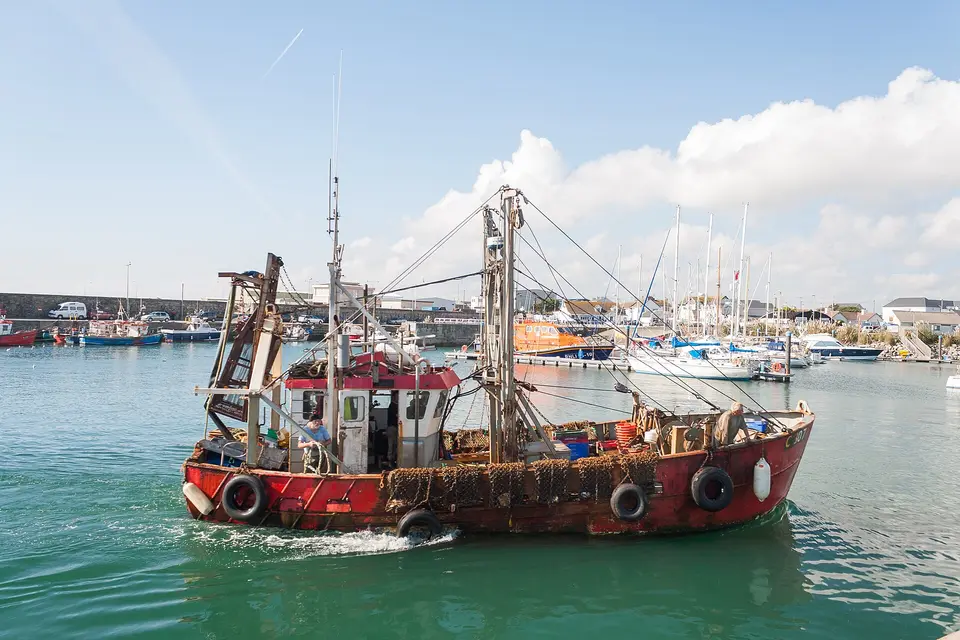 Trawler “Marie Mary” (C307) entering Kilmore Quay Harbour.