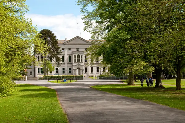 Photo of Knockbeg College