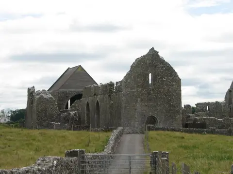 This is a magnificent building built in 1189.