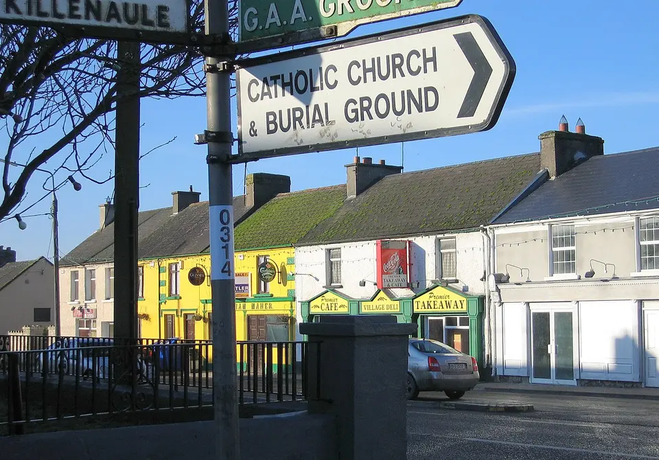 Littleton, County Tipperary A village on the main Dublin-Cork road, till the M8 bypassed it.