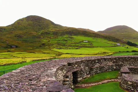 Loher Cashel with mountain view.